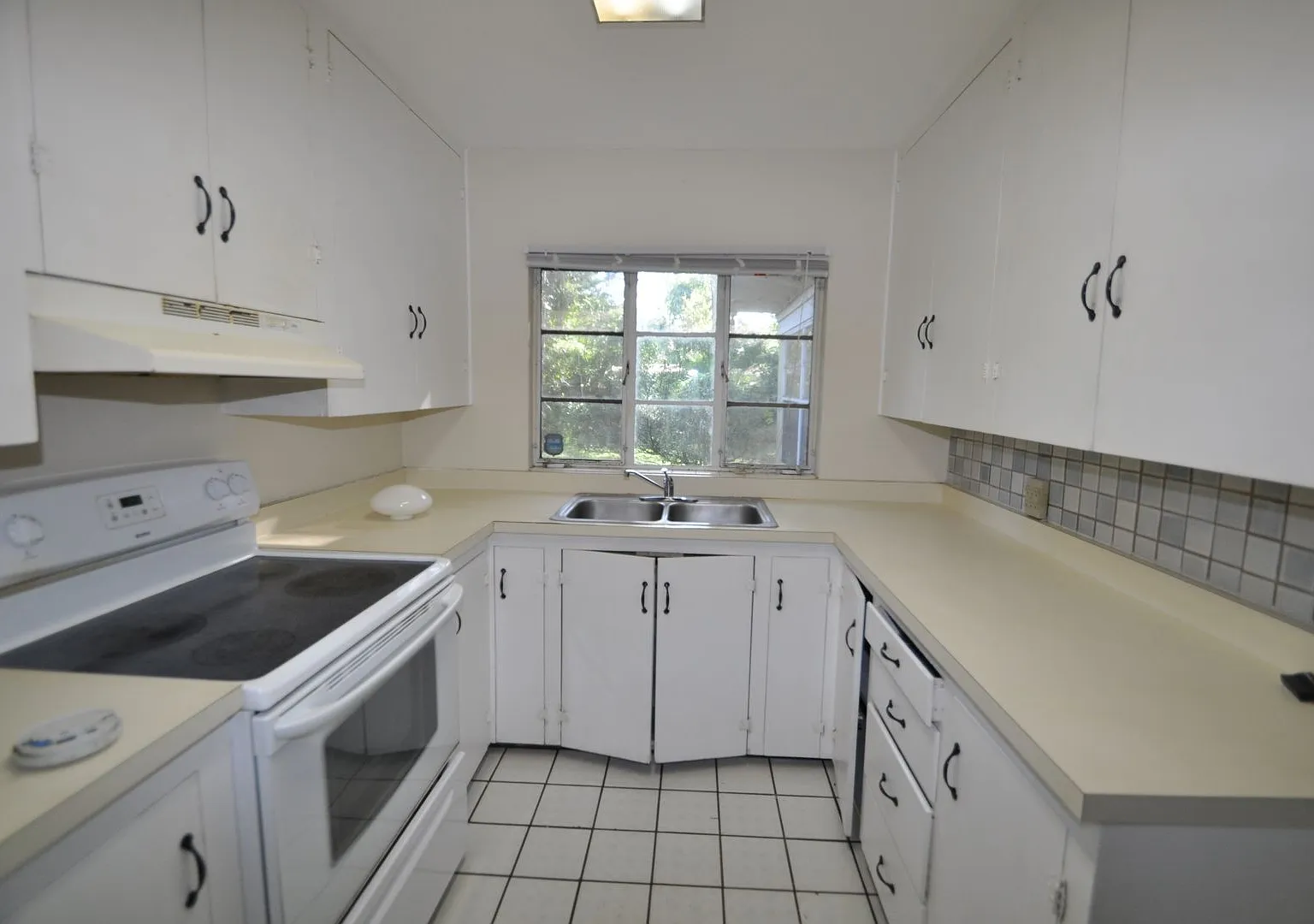 Downtown Orlando - Cute Bungalow Style Home Available Now! — Photo 2