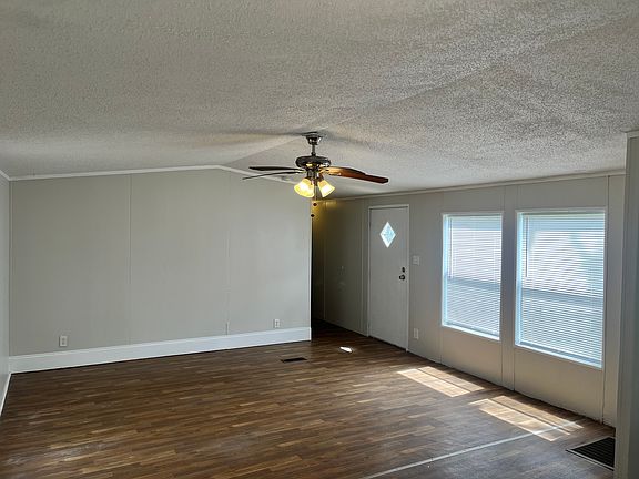 4th image of 204 Celery Ave N
