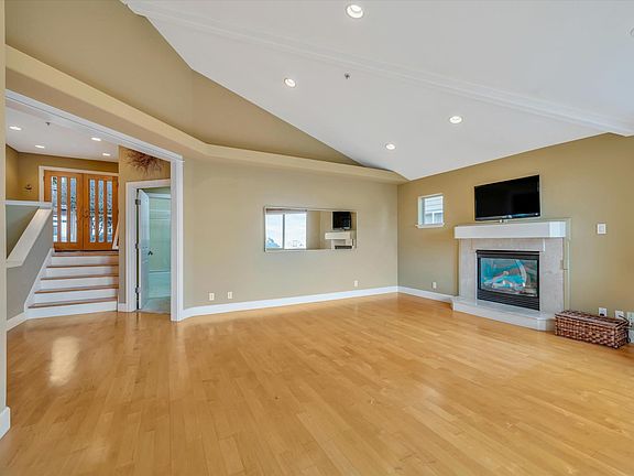 Entry to living room