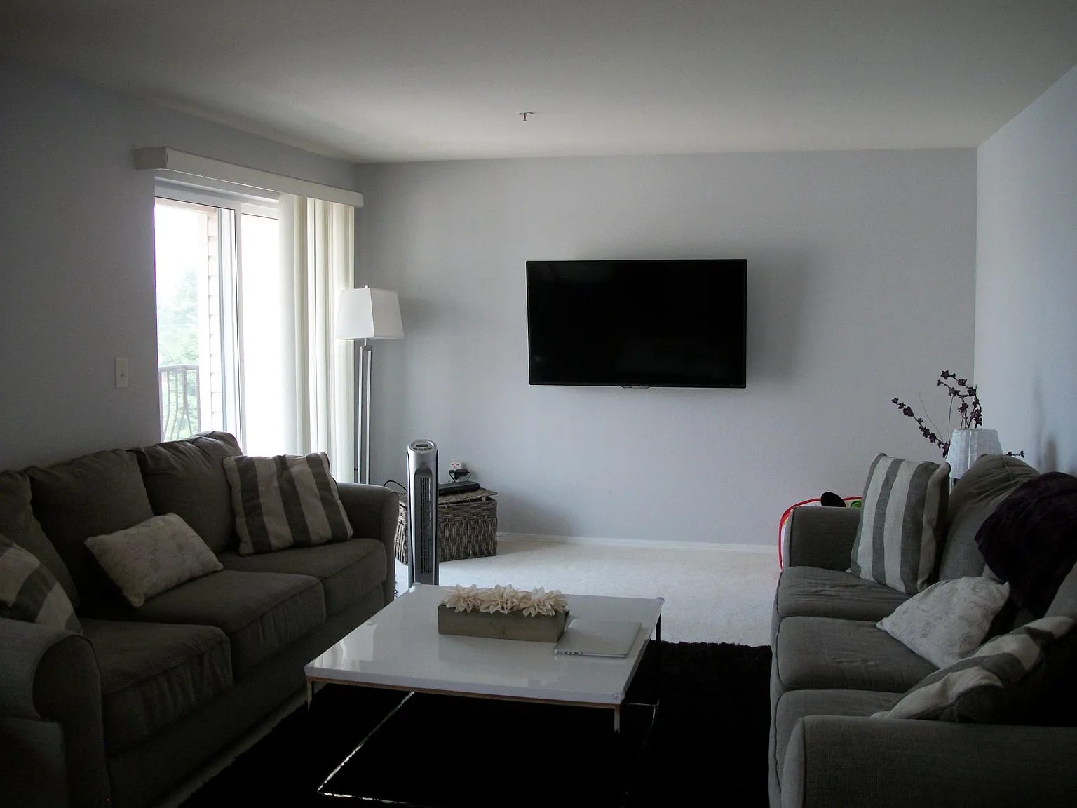 2 bed, 951 sqft, $2,150 — Photo 1