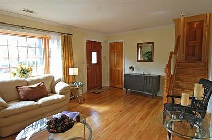 4th image of 106 Longview Dr