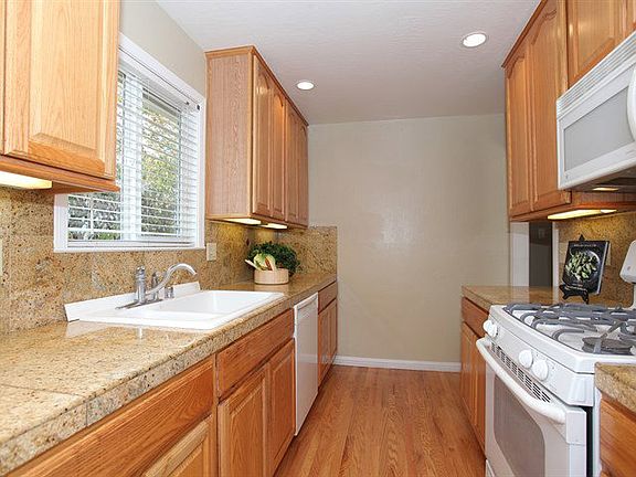 4th image of 1564 Marietta Dr
