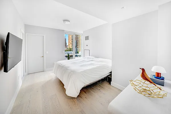 Rented by Hooli Homes New York Inc | media 5