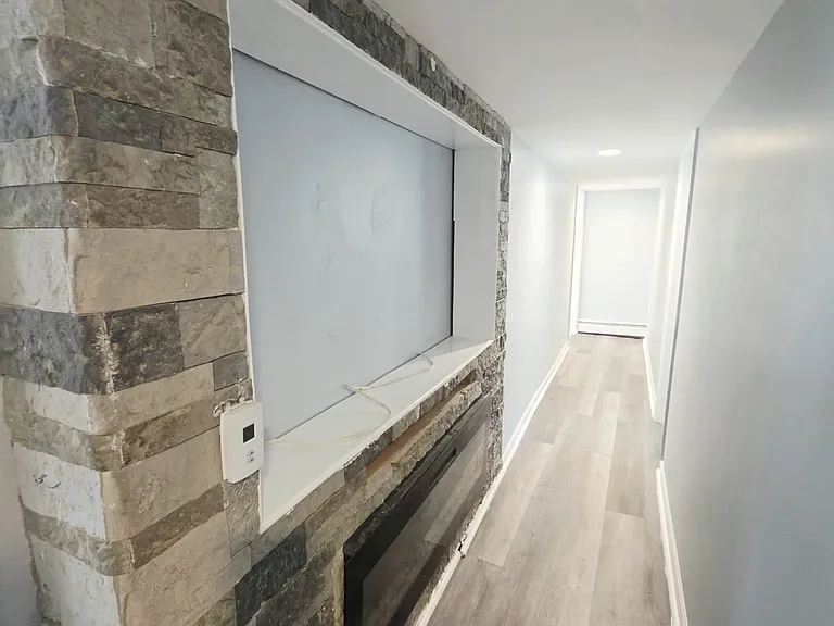 569 W 7th Ave #1A — Photo 11