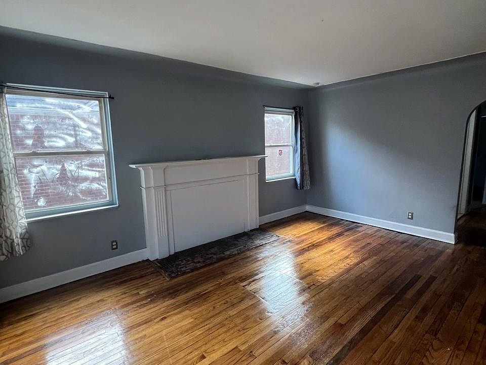 1st image of 10141 Roxbury St