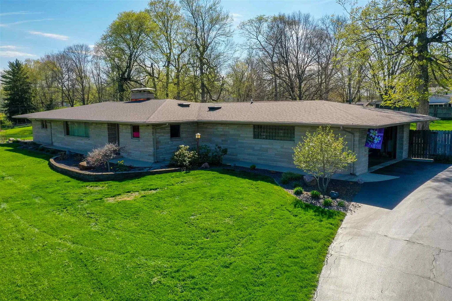 1715 W Parkview Dr photo 1