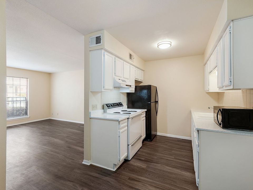 1st image of 305 W Woodlawn Ave APT 101