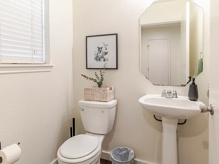 610 Sheraton Ave — Photo 2