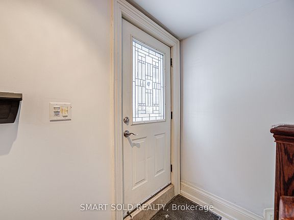 4th image of 213 Maplehurst Ave