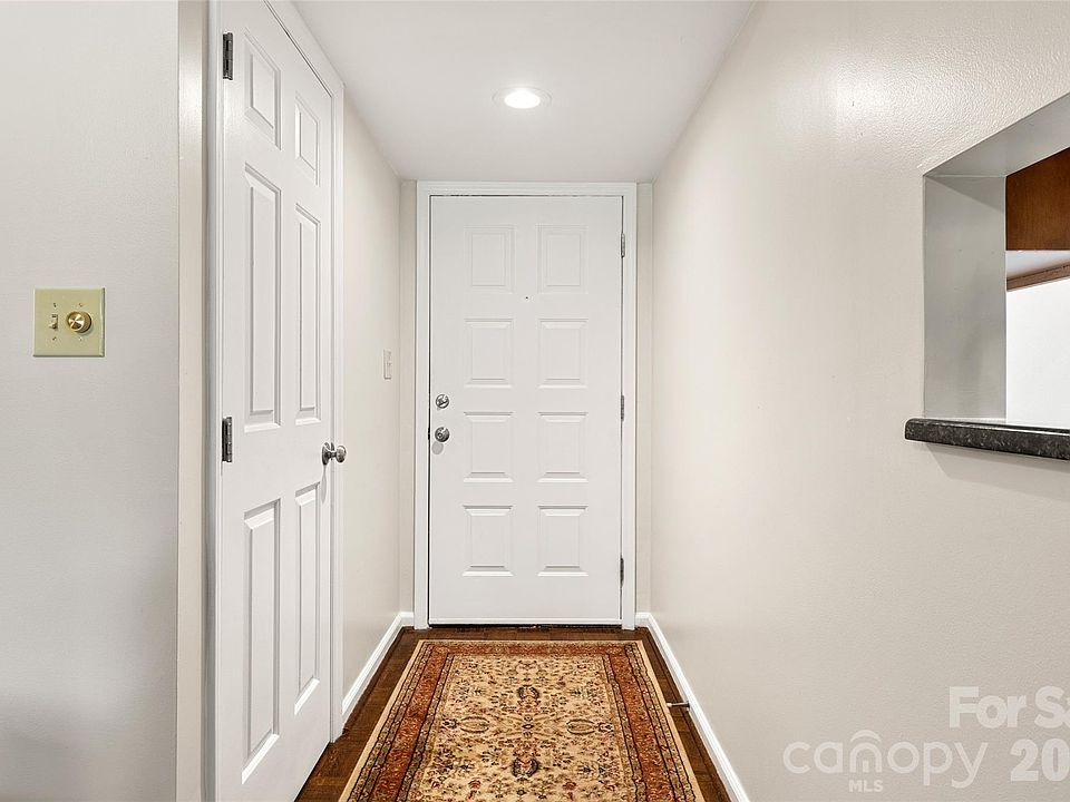 1st image of 7912 Greenside Ct