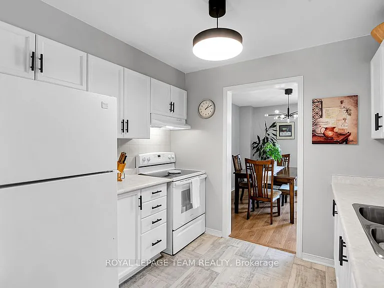 1443 Caravel Cres — Photo 9