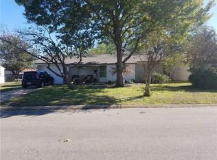 705 SW Sunnybrook Dr, Burleson, TX 76028