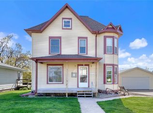 413 8th Ave, Clarence, IA 52216