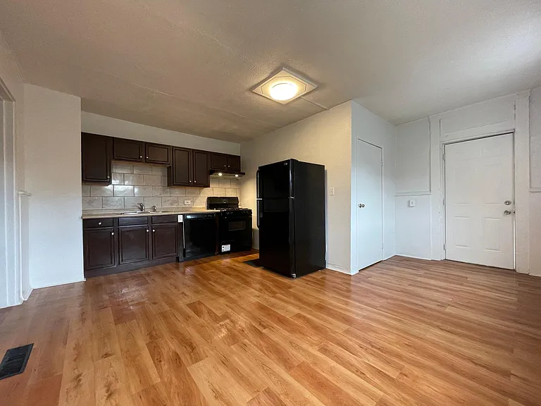 1029 Lee St #1 — Photo 6