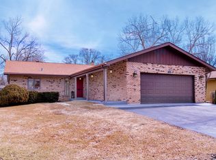 1404 N Millstream Dr, McHenry, IL 60050