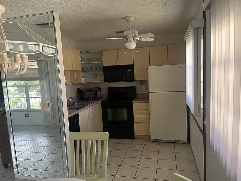 75 Royal Oak Ct #206 — Photo 6