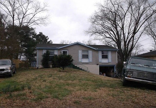 2nd image of 807 Aeolia Dr