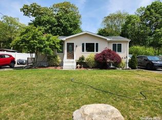 1057A Waverly Ave, Holtsville, NY 11742