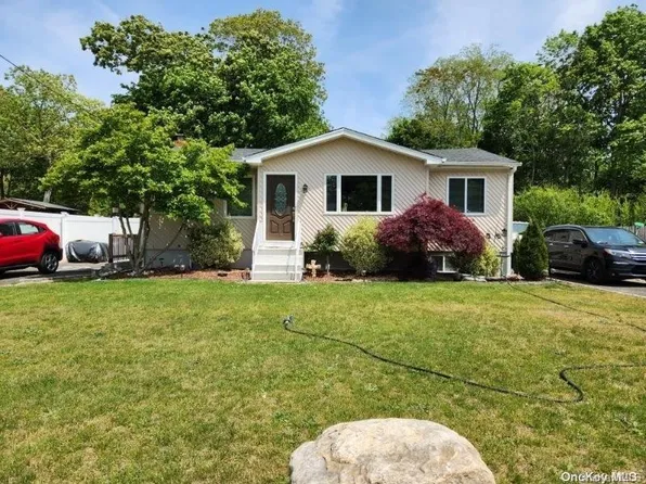 1057A Waverly Avenue, Holtsville, NY 11742