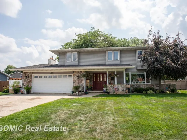 3028 Melrose Dr, Bay City, MI 48706
