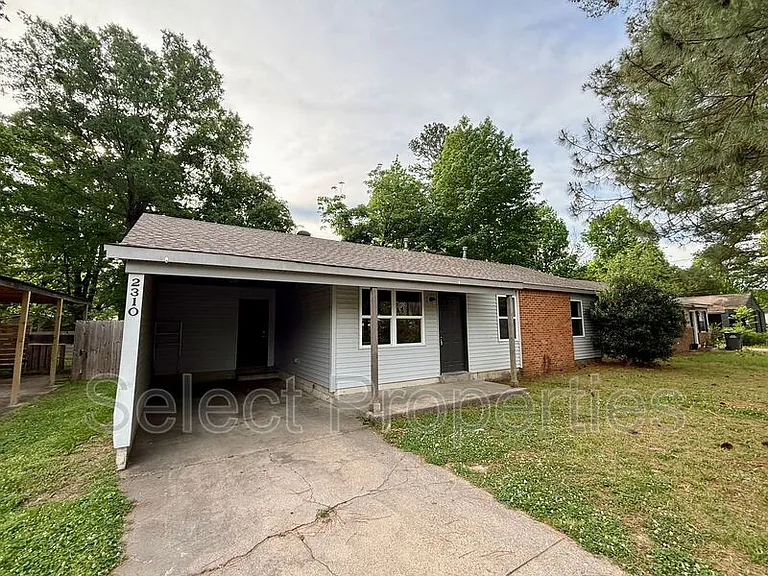 2310 Fairfield Dr — Photo 12