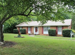 2408 Lakeshore Dr, Greensboro, NC 27407