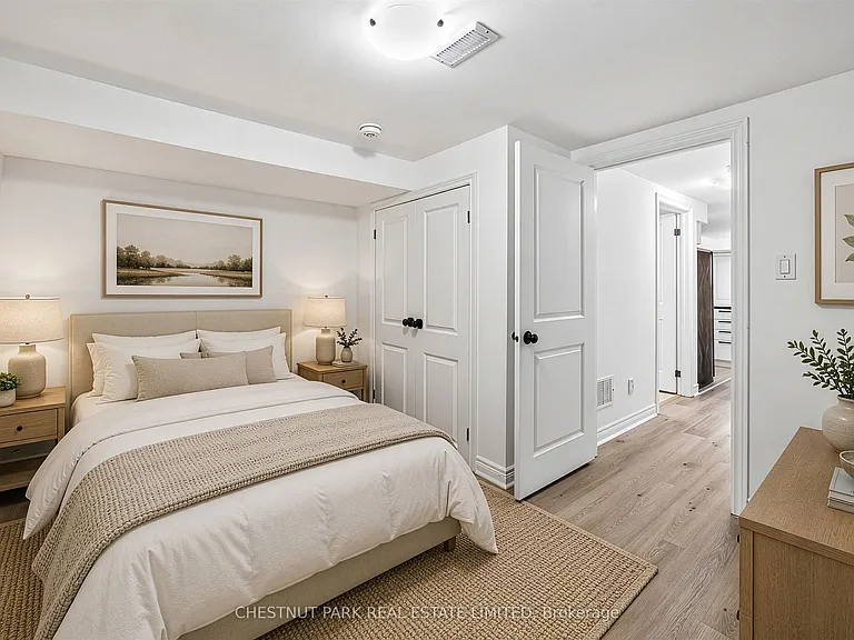 2823 Saint Clair Ave E #LOWER — Photo 14