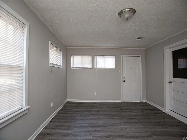 926 W 29th St — Photo 10