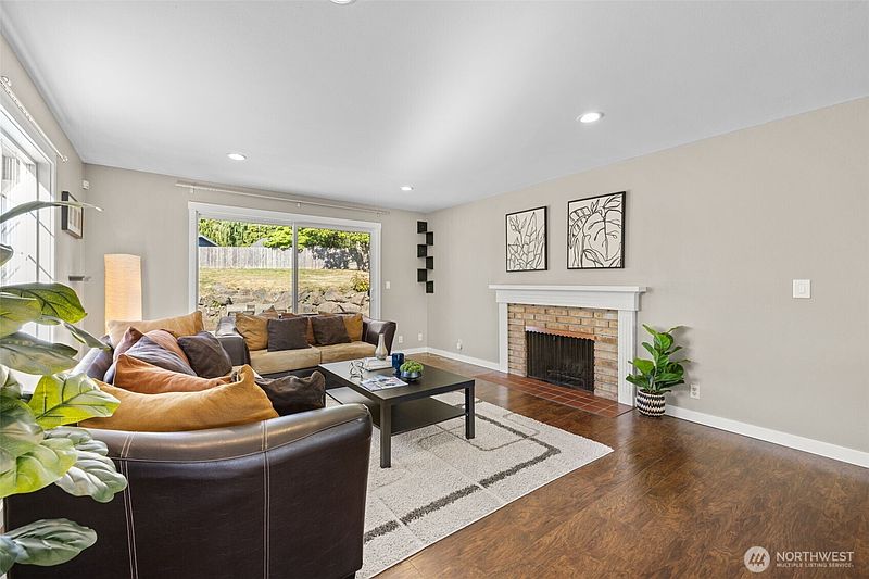 5th image of 21020 98th Avenue S