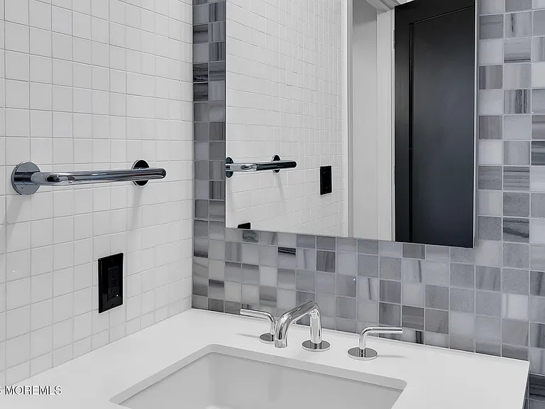 15 Morris Ave #611 — Photo 27