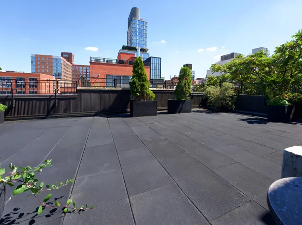 254 Elizabeth Street image 2 of 19