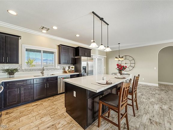 3rd image of 6981 Queenswood Ct