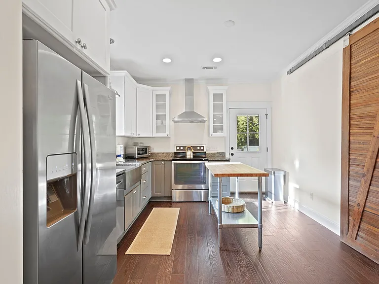 15 Government Rd — Photo 2