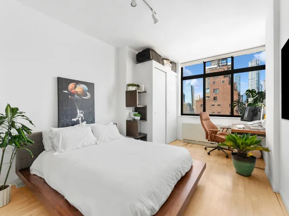 250 East 30th Street image 7 of 13