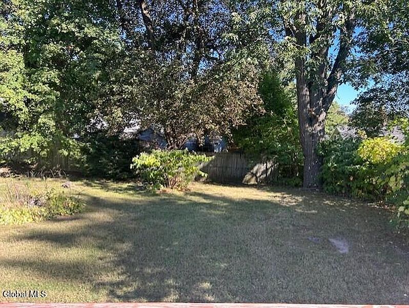 4th image of 26 Pine Avenue
