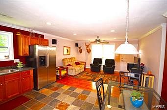 3rd image of 883 Twin Oak Dr