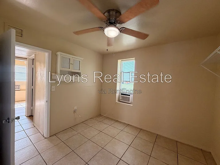 8110 Howell Ave — Photo 10
