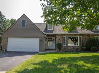 7703 W Cedar Ridge Ct, Franklin, WI 53132