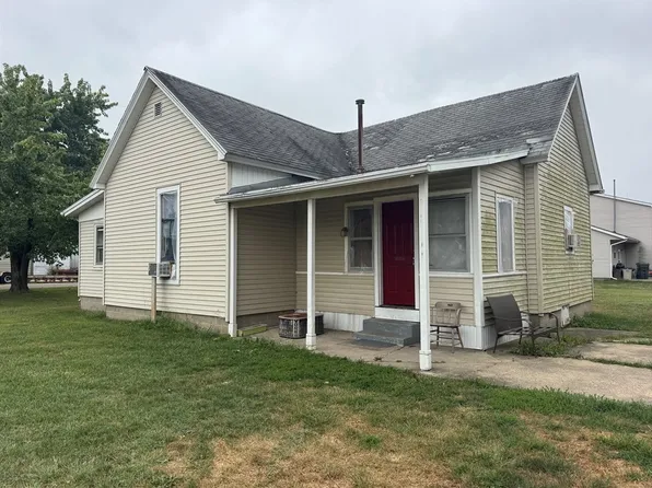 12 E Walnut St, Ashmore, IL 61912