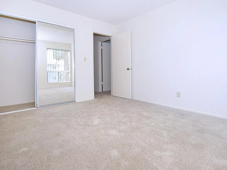 Emerald Victoria Apartments — Photo 30