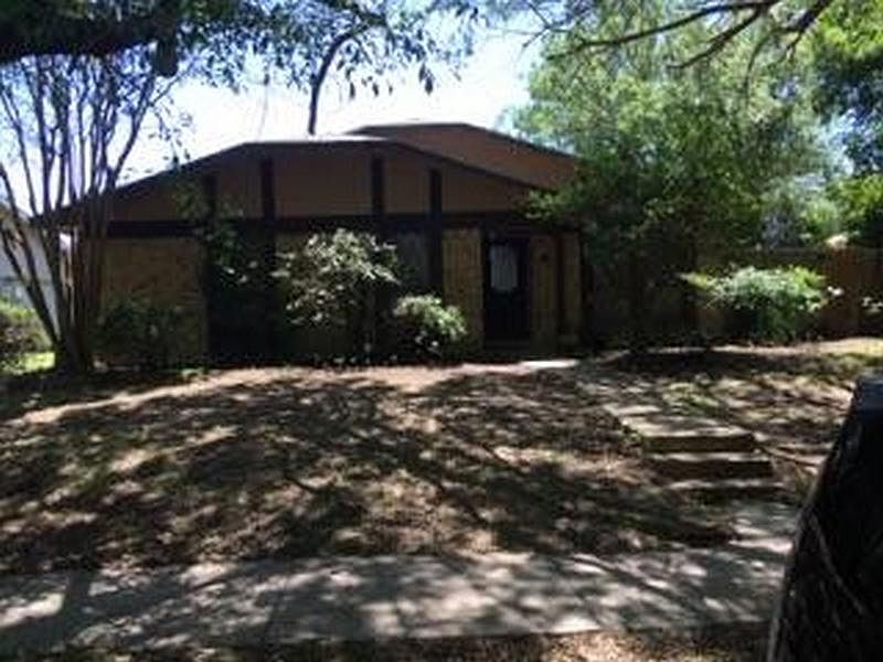 1st image of 608 Middle Cove Dr