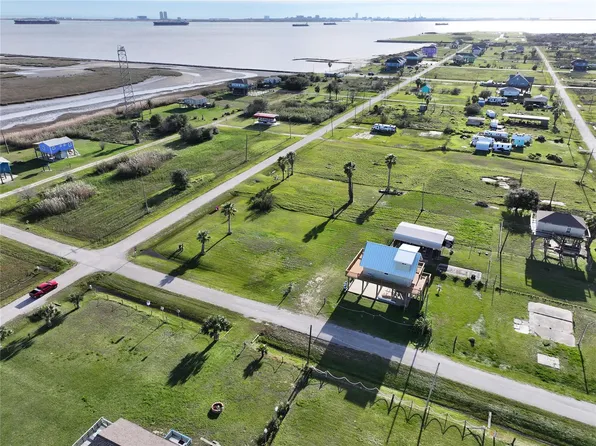1921 Galveston Ave, Port Bolivar, TX 77650
