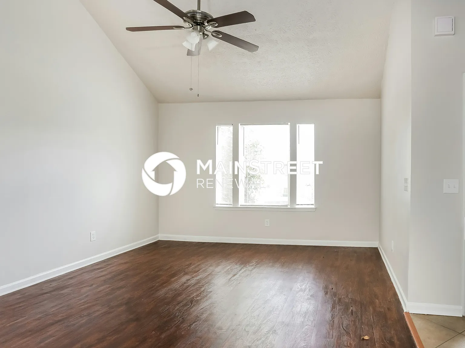 1724 Laurel Creek Cir — Photo 2