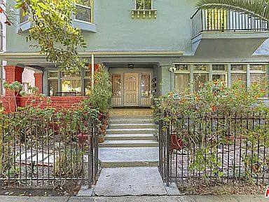 2nd image of 230 N Bonnie Brae St #1/2