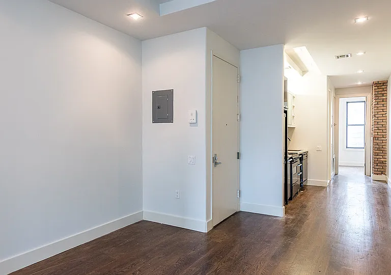 179 Maujer St #3L — Photo 2