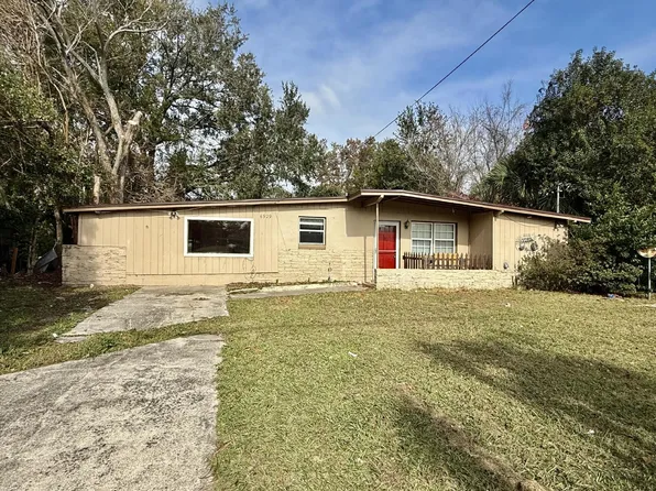 6929 Cherbourg Ave N, Jacksonville, FL 32205
