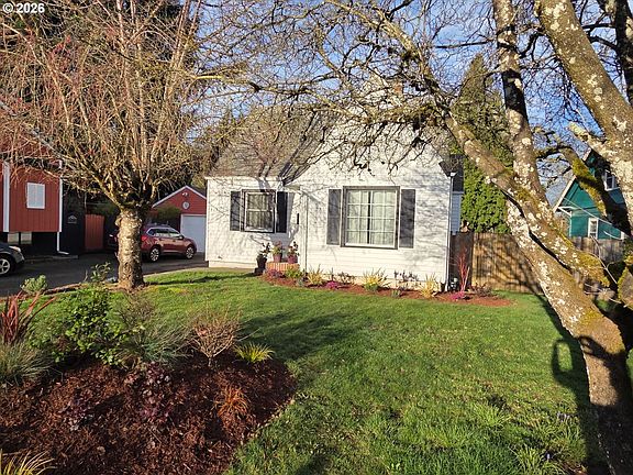 2nd image of 415 SE Roberts Ave