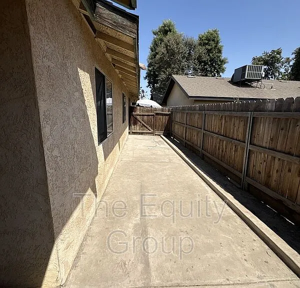 983 N Lynora St — Photo 8