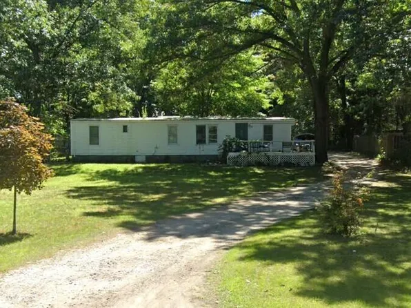 29201 Jewells Dr, Lawton, MI 49065