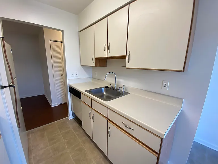 Princeton Circle West Apartments — Photo 32